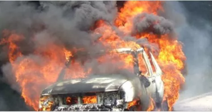 सर्लाहीमा प्रहरीको गाडीमा आगजनी